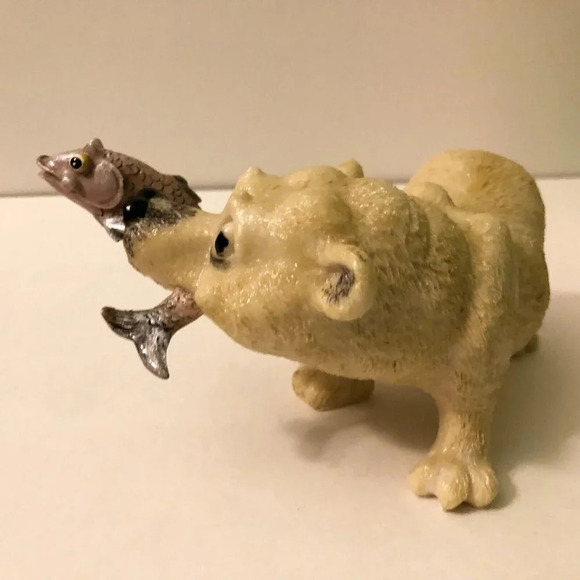 Little Paws Malcolm  Polar Bear With Fish Resin Figurine Statue Arora - Picture 5 of 15